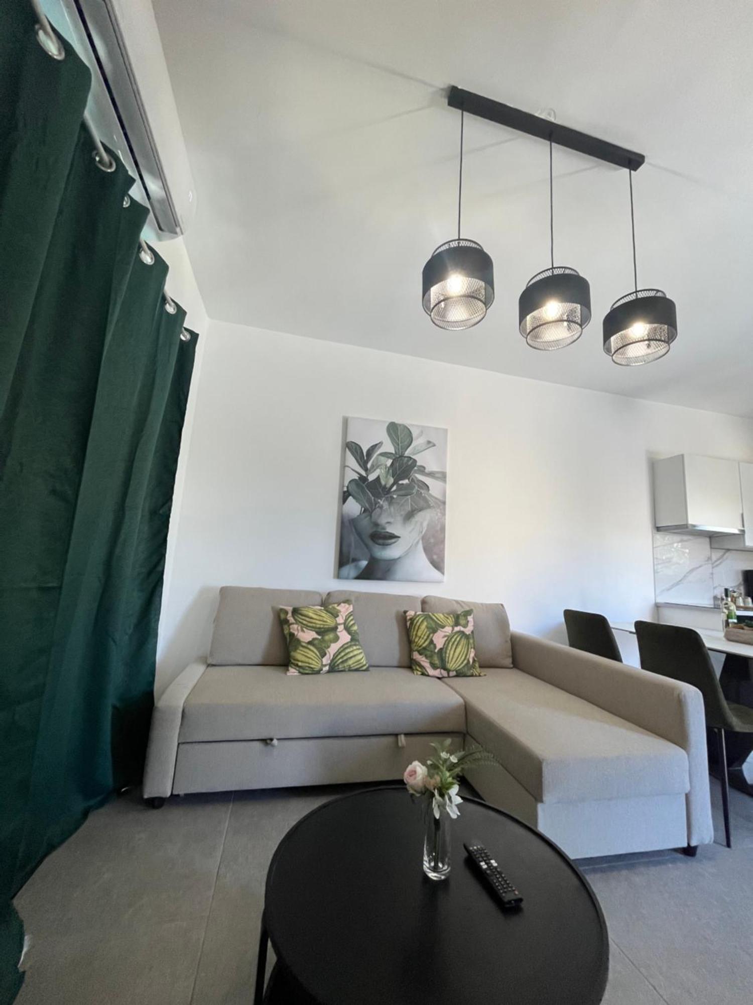Serenityone - Centrally Located One Bedroom Apt Ayia Napa Bagian luar foto