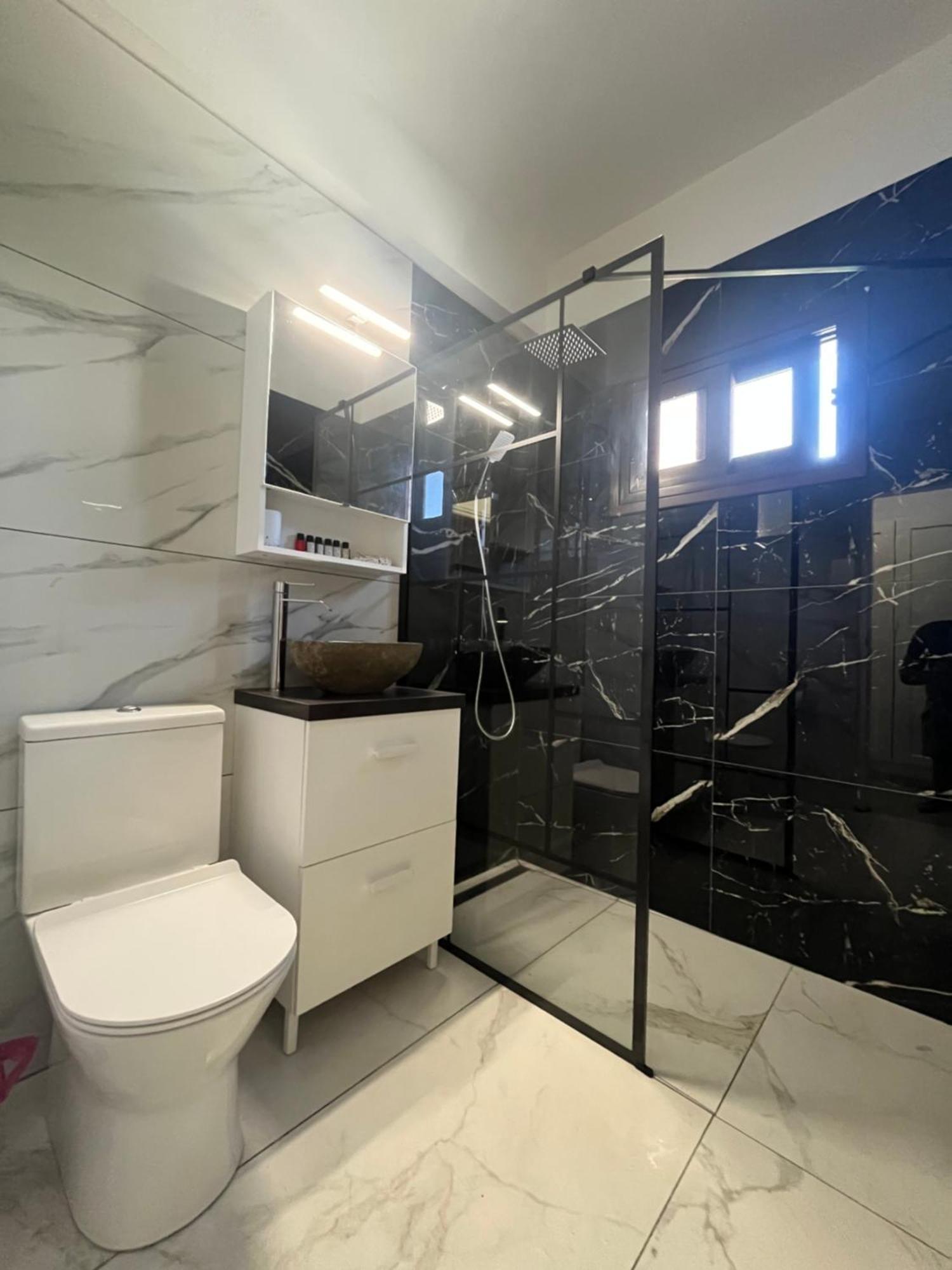 Serenityone - Centrally Located One Bedroom Apt Ayia Napa Bagian luar foto