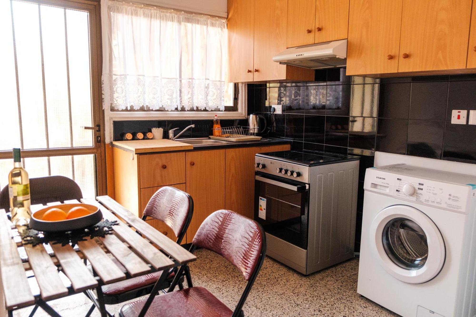 Serenityone - Centrally Located One Bedroom Apt Ayia Napa Bagian luar foto