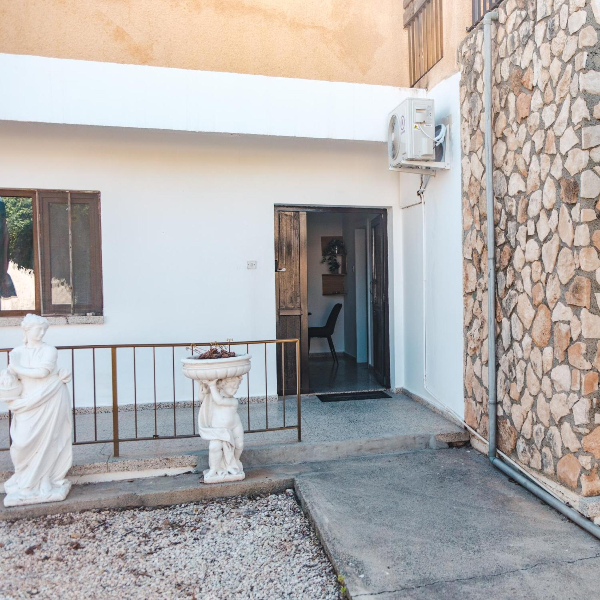 Serenityone - Centrally Located One Bedroom Apt Ayia Napa Bagian luar foto